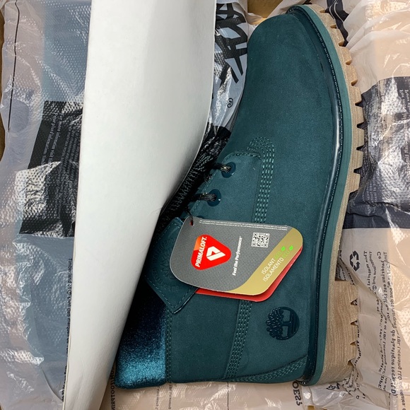 NEW TIMBERLAND JUNIOR 6" PREMIUM WATERPROOF BOOTS - Picture 5 of 7